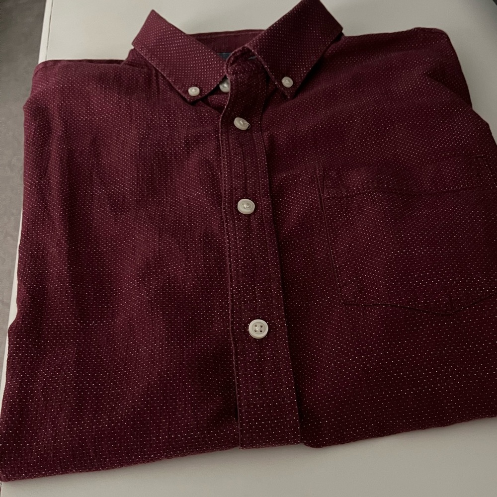 BANANA REPUBLIC BURGUNDY BUTTON DOWN SHIRT